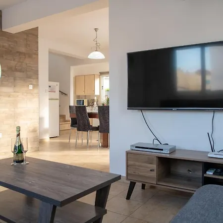 Villa Ruby Evelyn Protaras